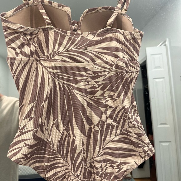 Kona Sol Pique Bandeau Full Coverage One Piece Swimsuit, size L, worn twice - Picture 4 of 5